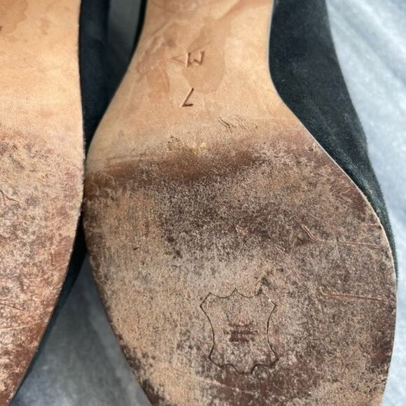 BALLY Black Suede Round Toe Pump Size 7 - Picture 10 of 12